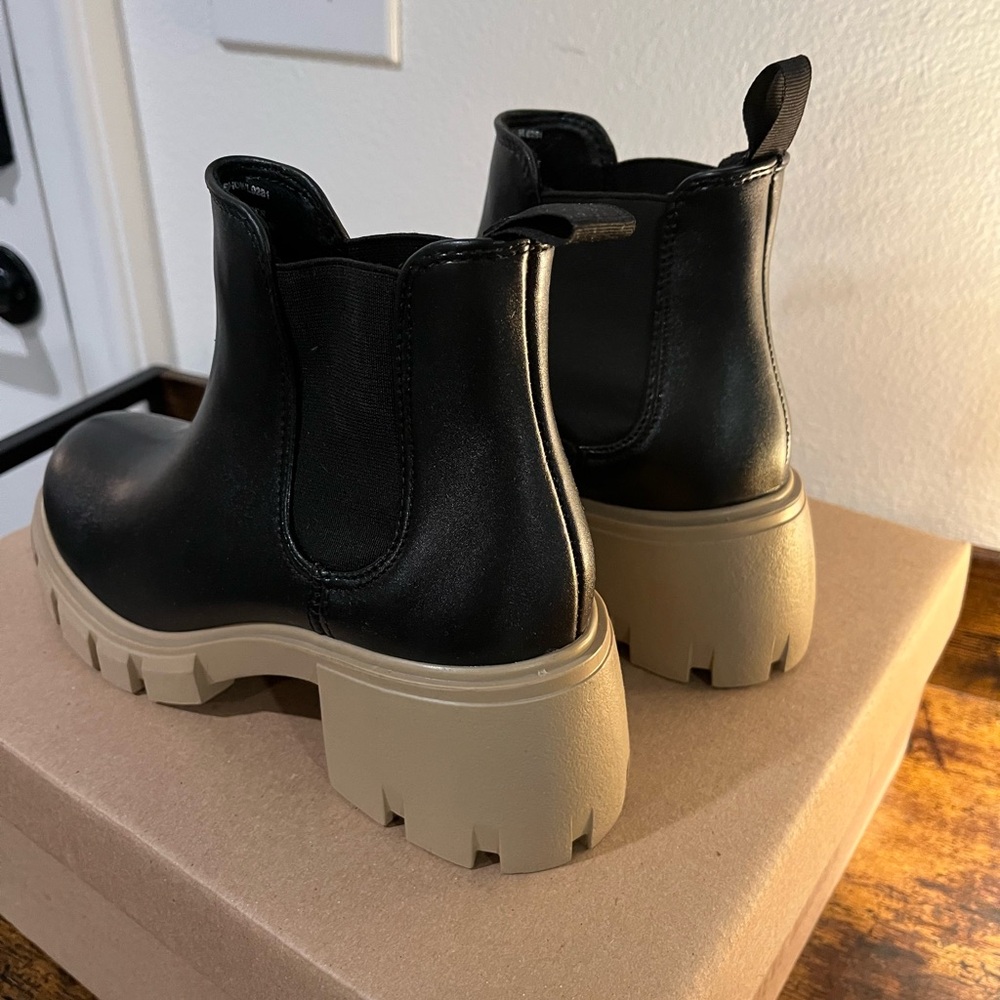 Black Chunky Steve Madden Boots - Picture 4 of 5